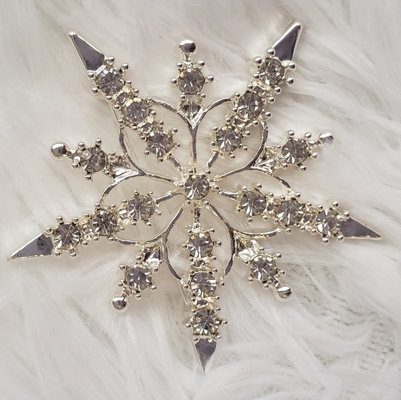Jewelry - NWT Snowflake Christmas Brooch Pin
